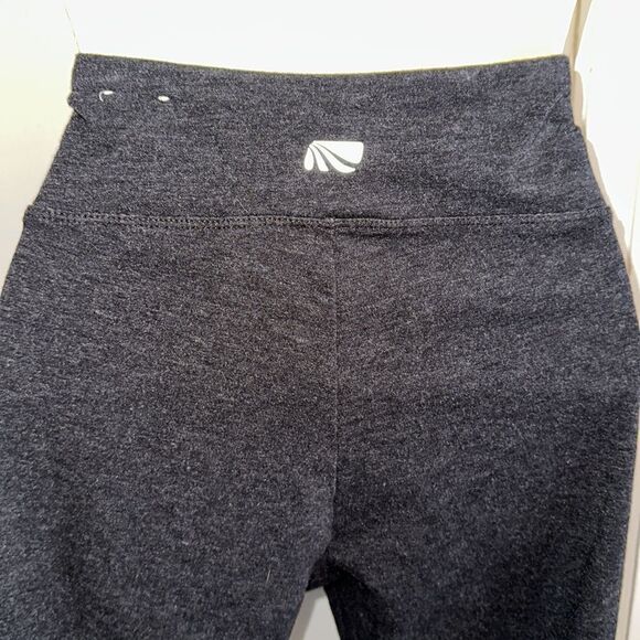 Marika dark gray cotton/polyester/spandex Capri exercise leggings - Picture 4 of 6